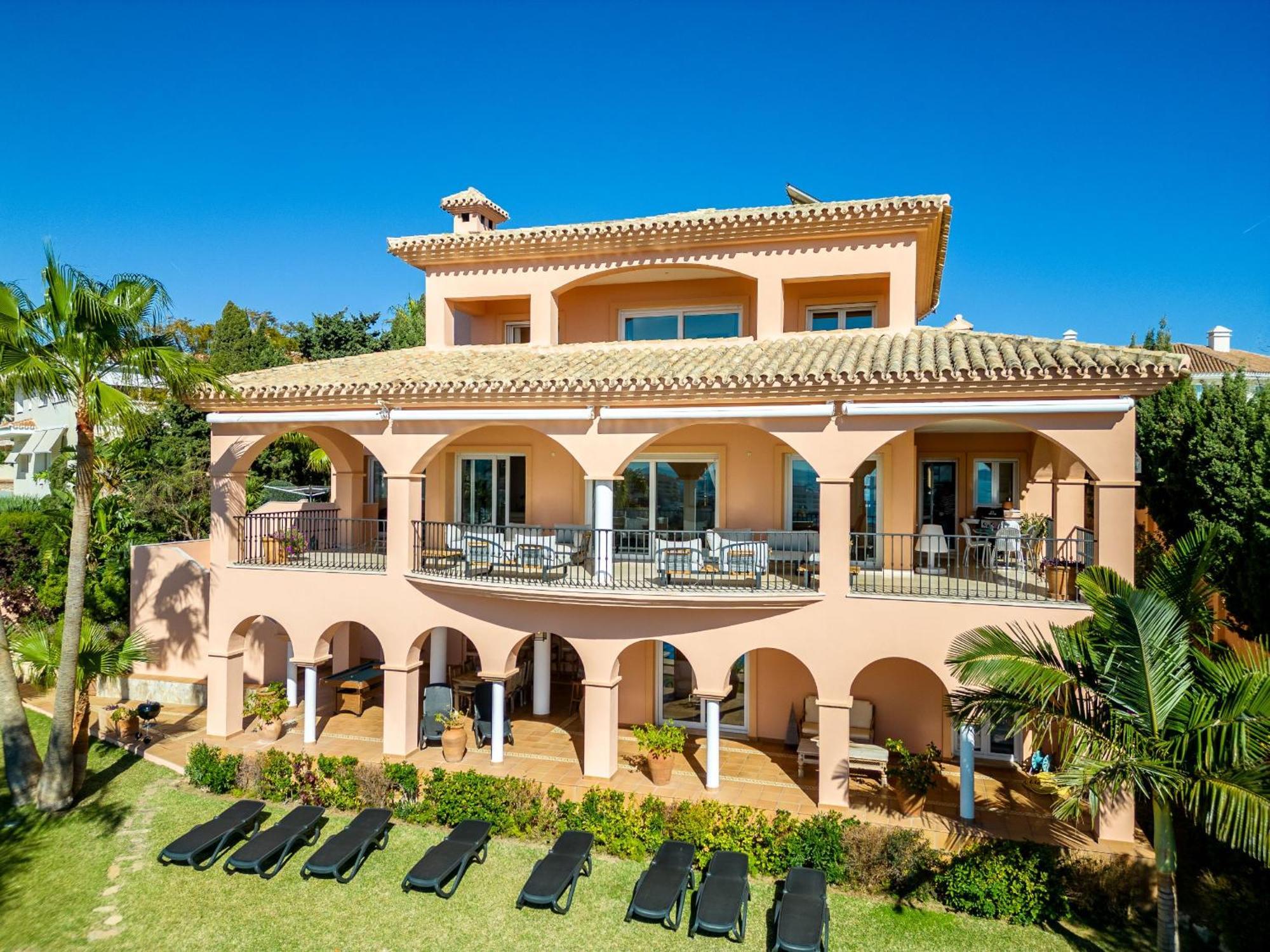 Beachside With Panoramic Sea Views Benalmadena