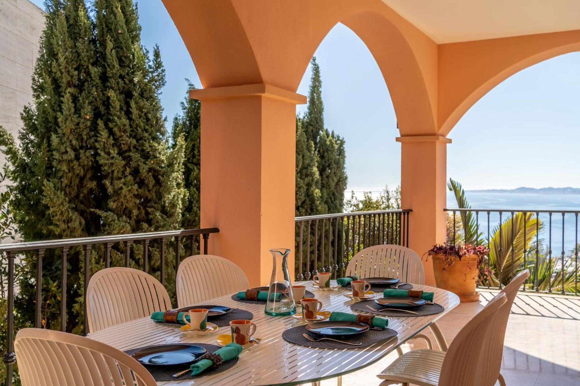 Villa Beachside With Panoramic Sea Views