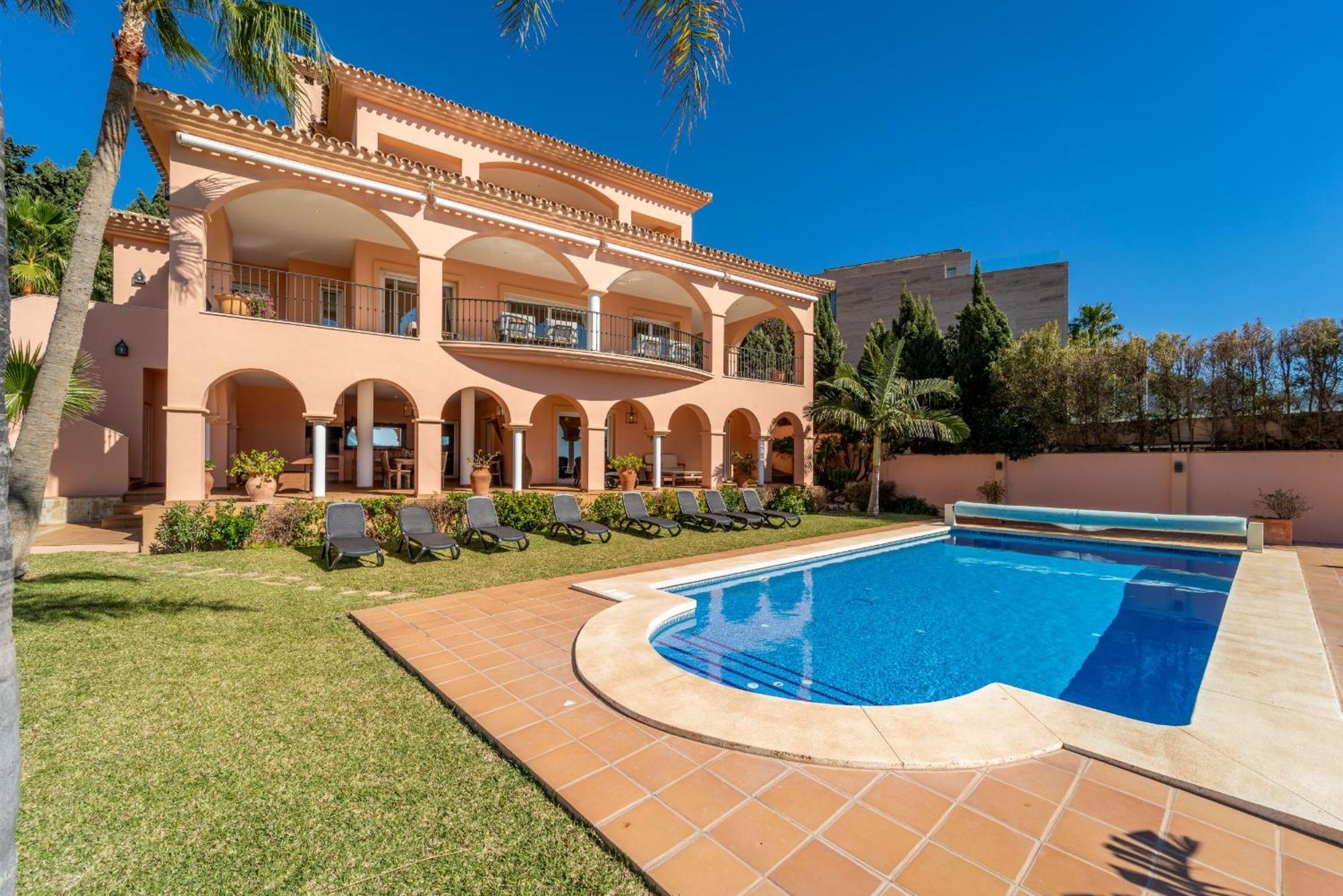 Beachside With Panoramic Sea Views Villa