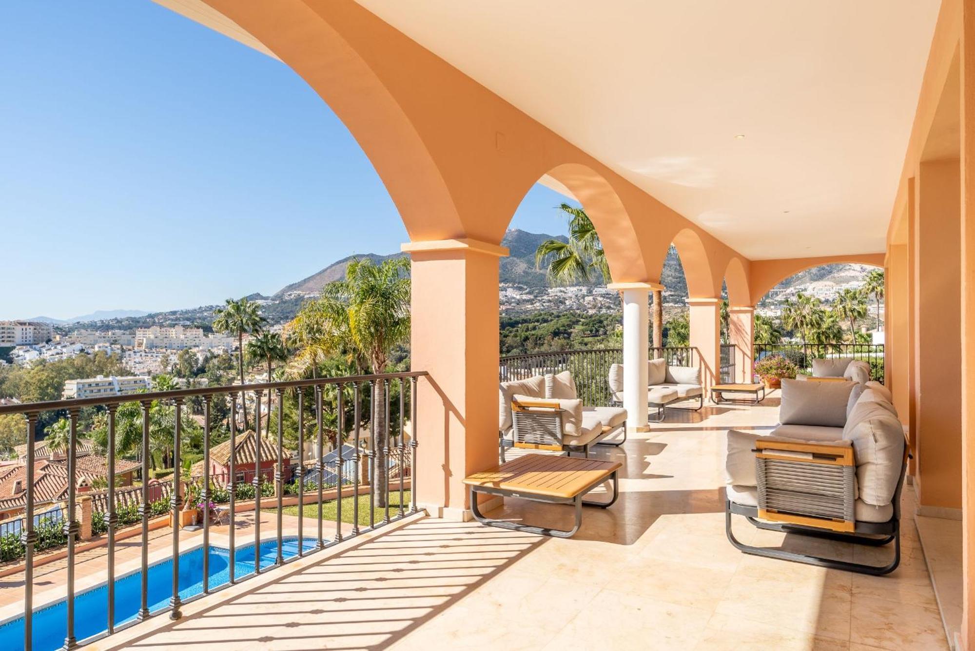 Beachside With Panoramic Sea Views Villa Benalmadena